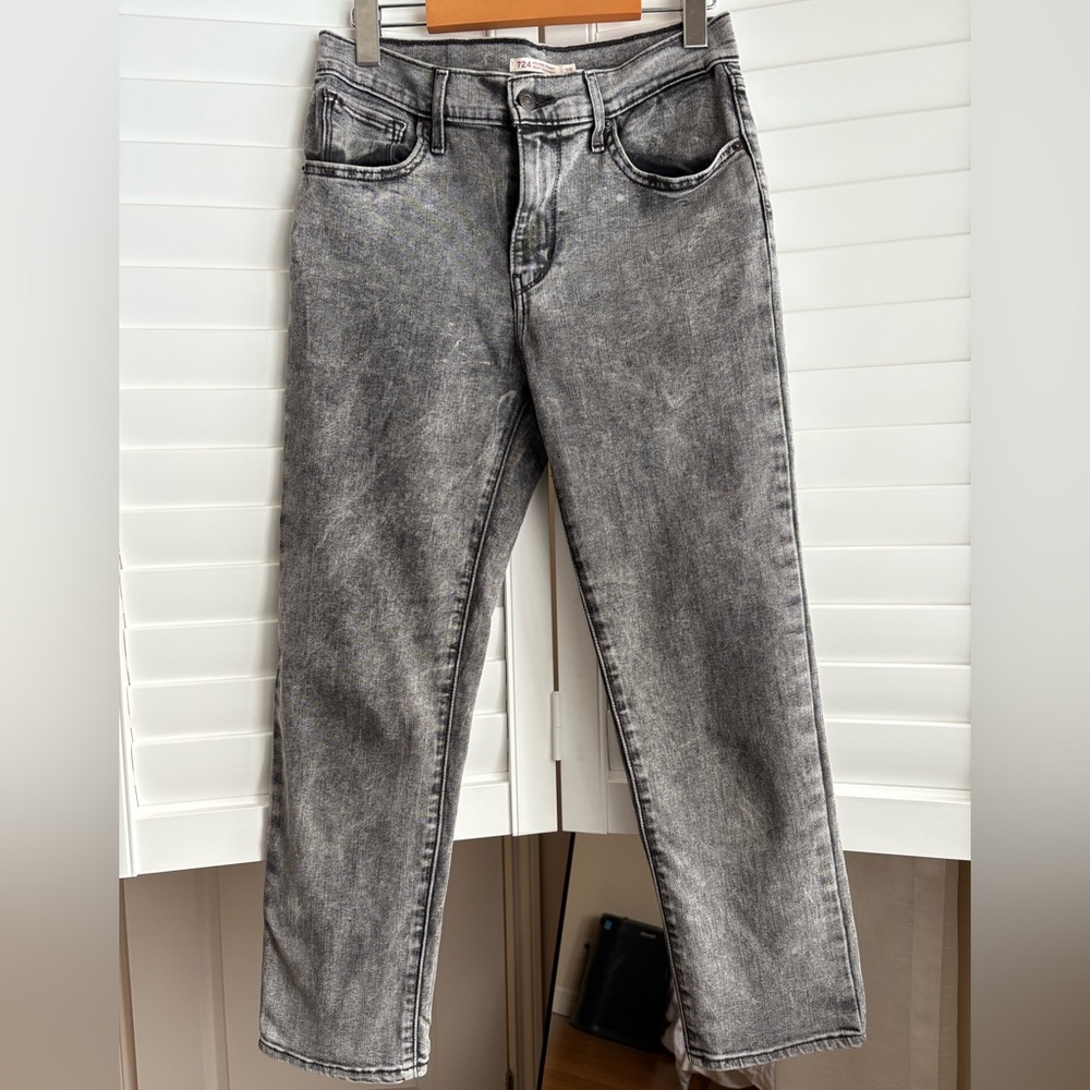 Levi’s high rise ankle jeans size 28